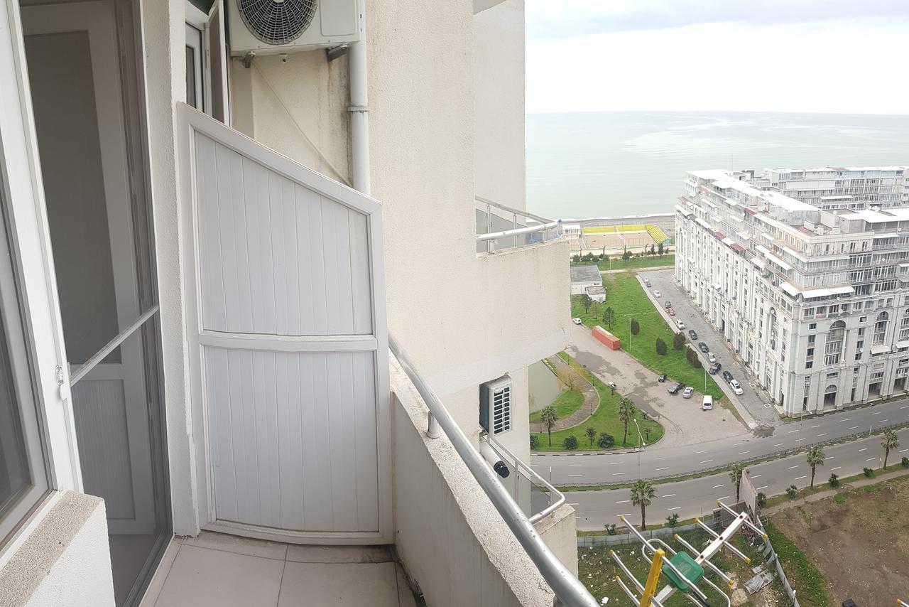 Apartment In Front Of Mcdonald'S Батуми Екстериор снимка