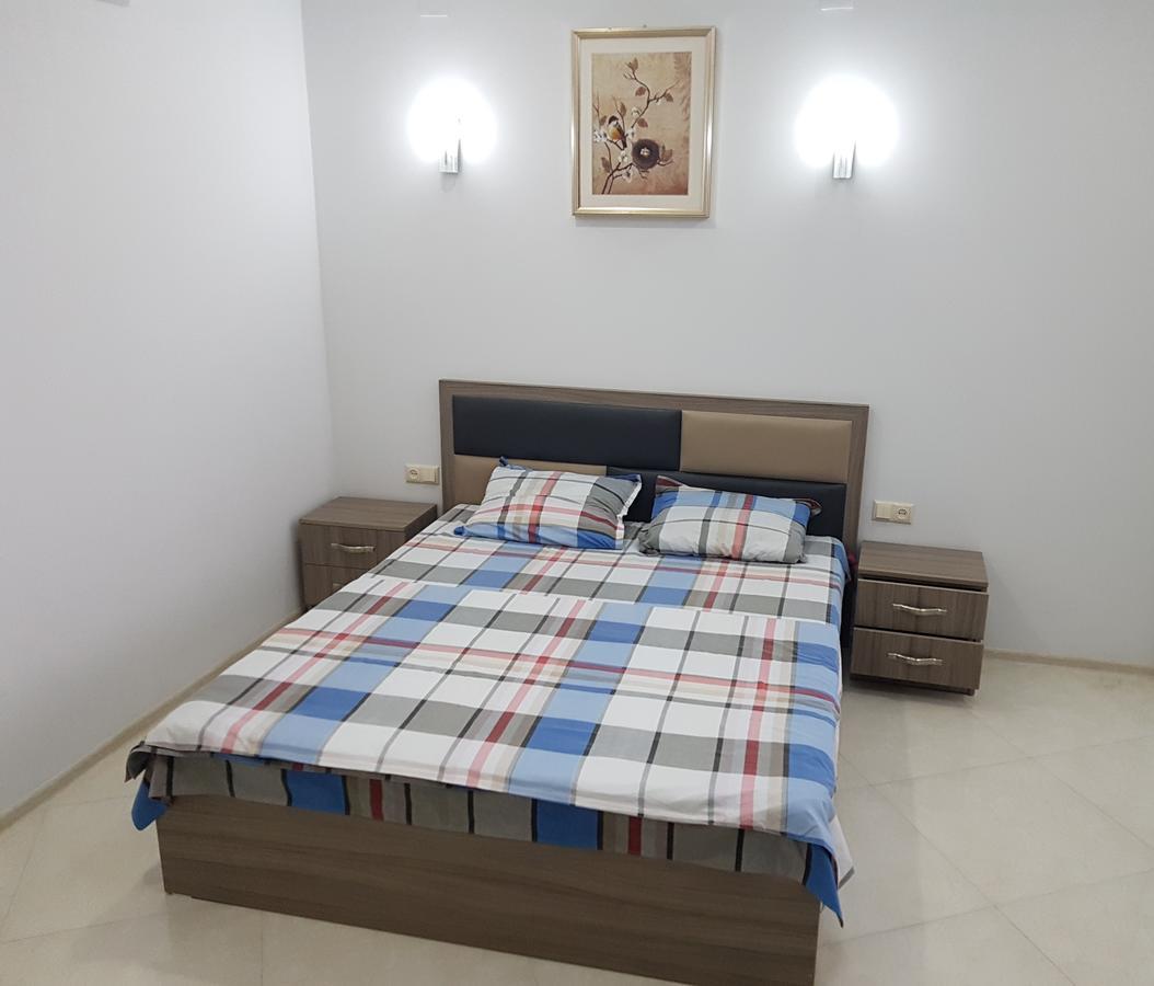 Apartment In Front Of Mcdonald'S Батуми Екстериор снимка