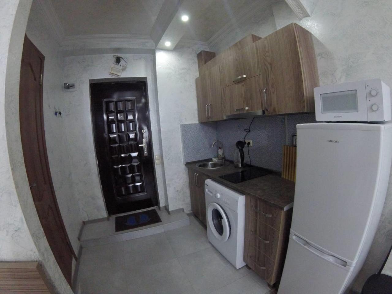 Apartment In Front Of Mcdonald'S Батуми Екстериор снимка