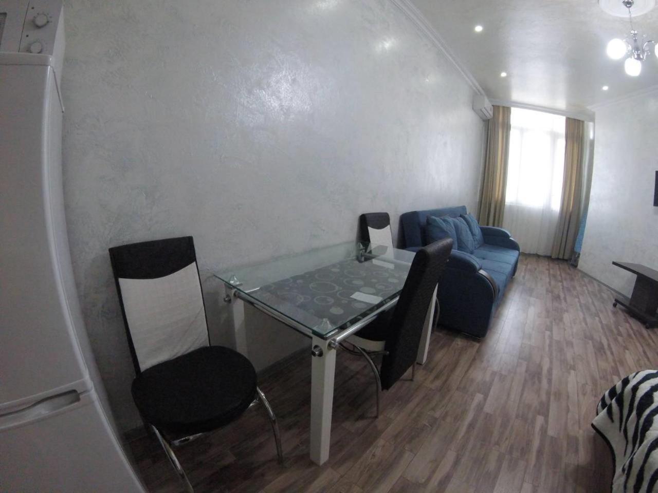 Apartment In Front Of Mcdonald'S Батуми Екстериор снимка