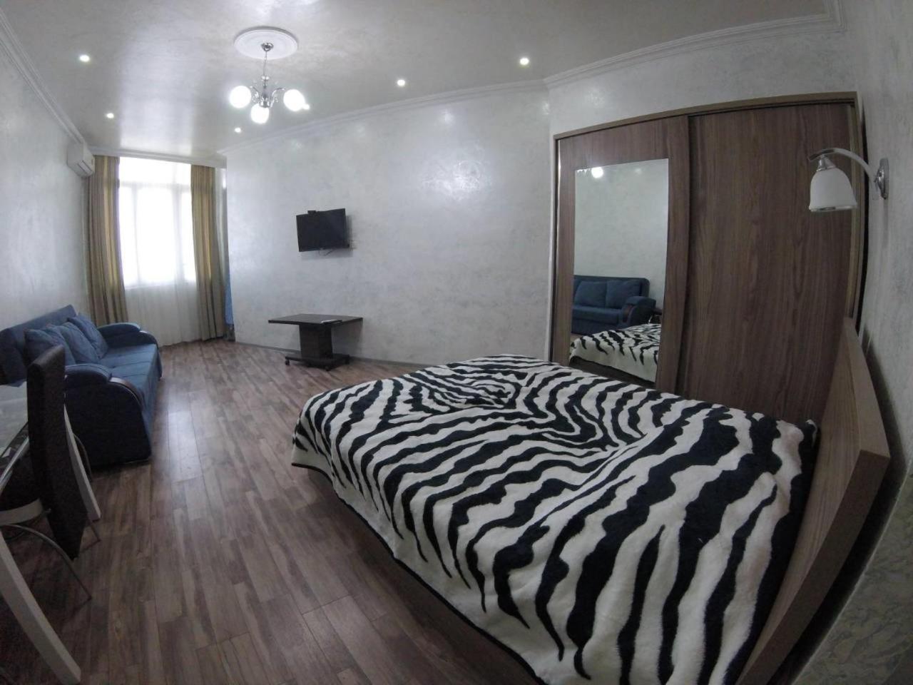 Apartment In Front Of Mcdonald'S Батуми Екстериор снимка