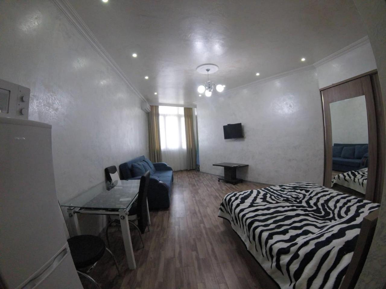 Apartment In Front Of Mcdonald'S Батуми Екстериор снимка