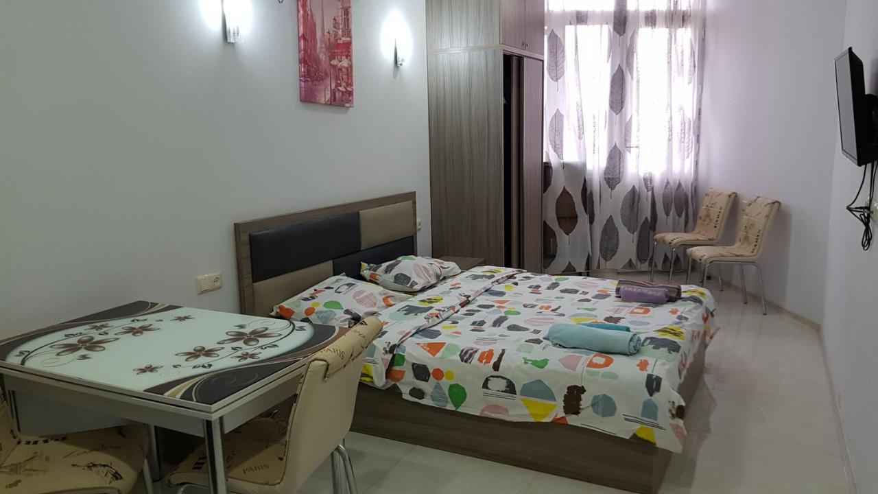 Apartment In Front Of Mcdonald'S Батуми Екстериор снимка