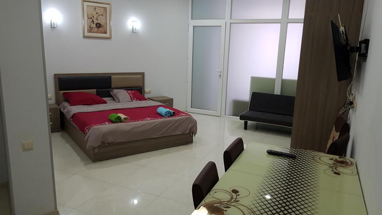 Apartment In Front Of Mcdonald'S Батуми Екстериор снимка